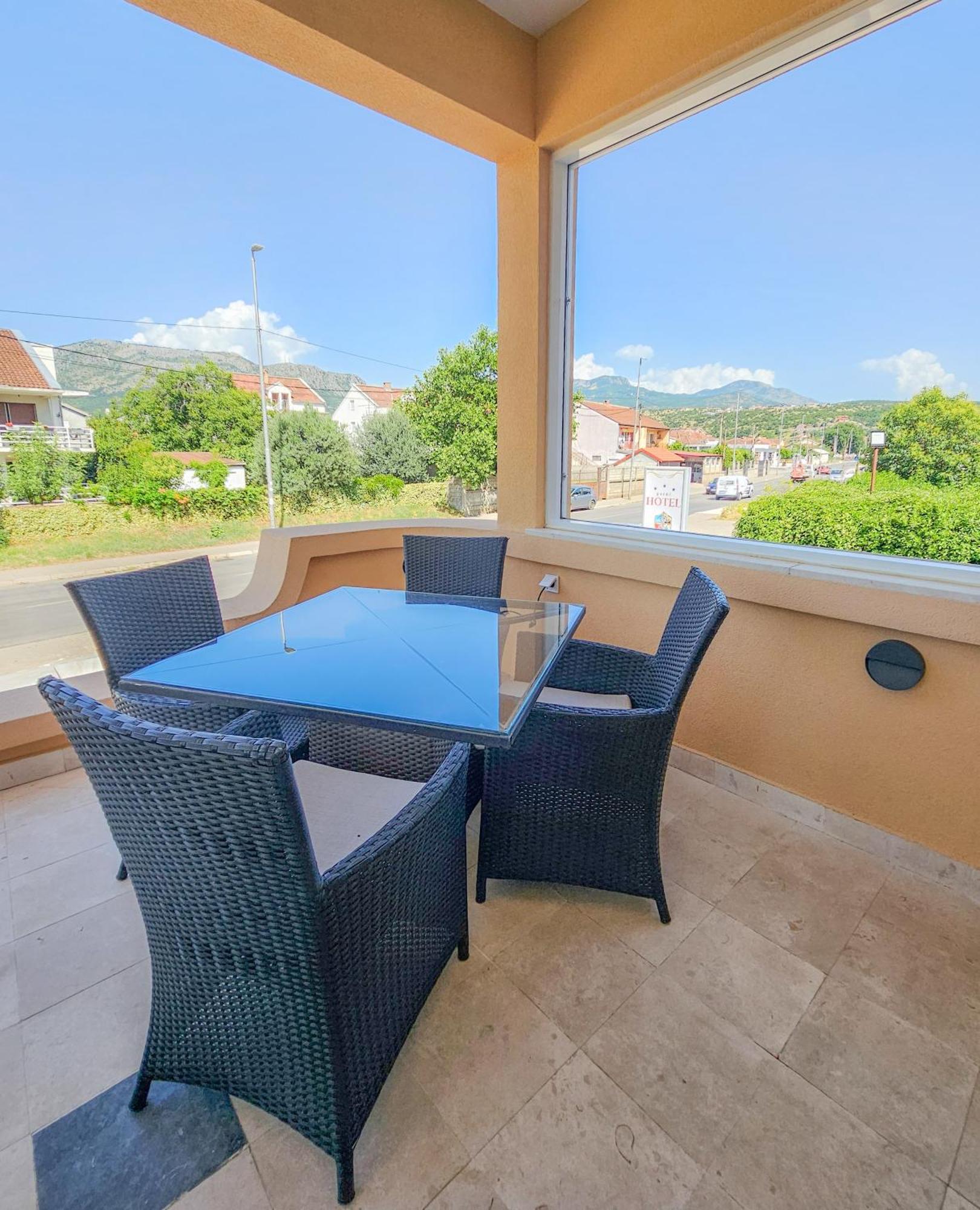 Mali Hotel Bambis Podgorica Eksteriør bilde