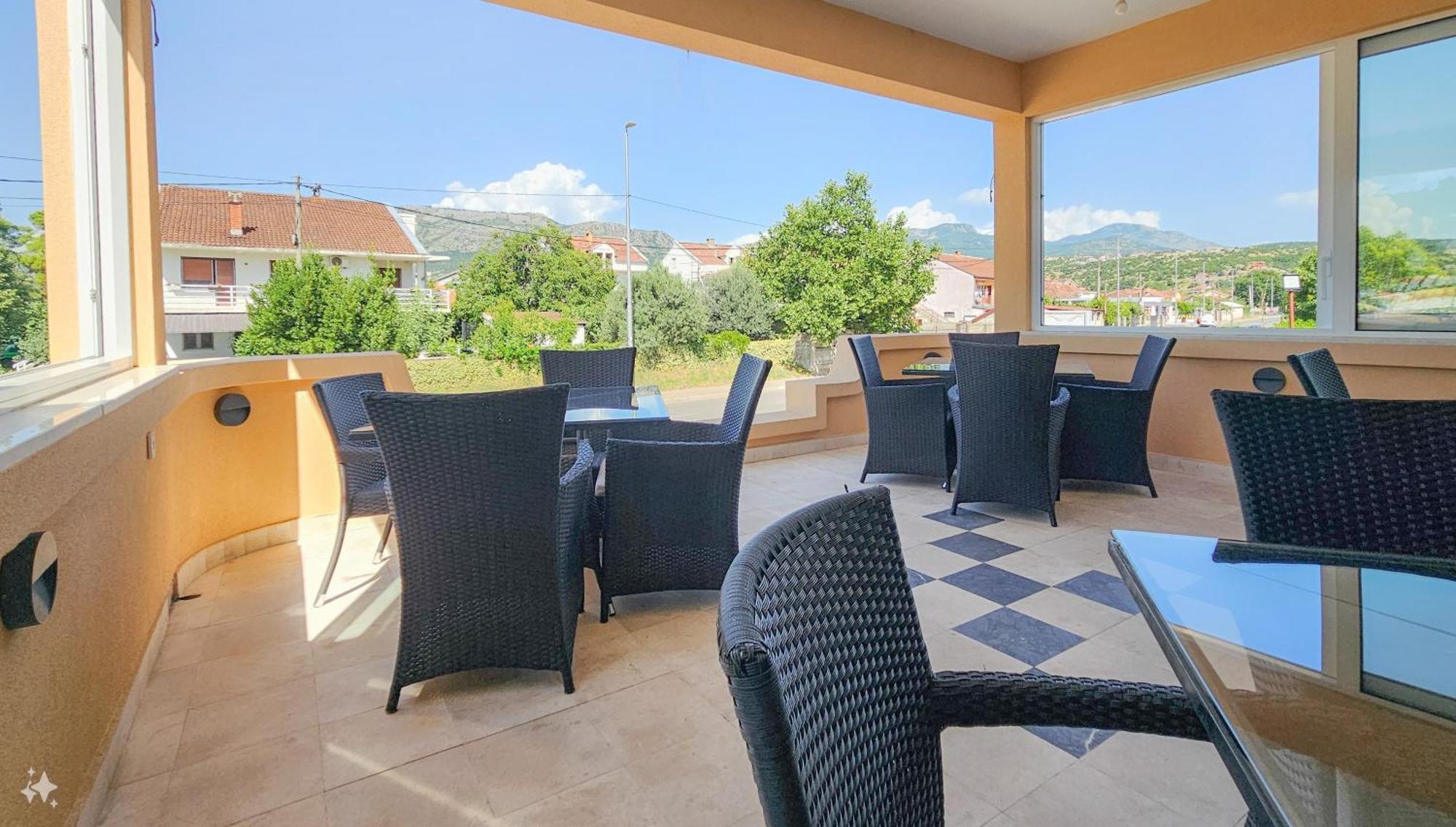 Mali Hotel Bambis Podgorica Eksteriør bilde