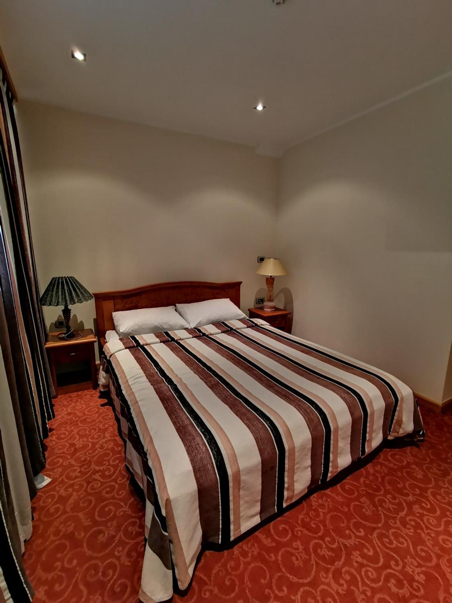 Mali Hotel Bambis Podgorica Eksteriør bilde