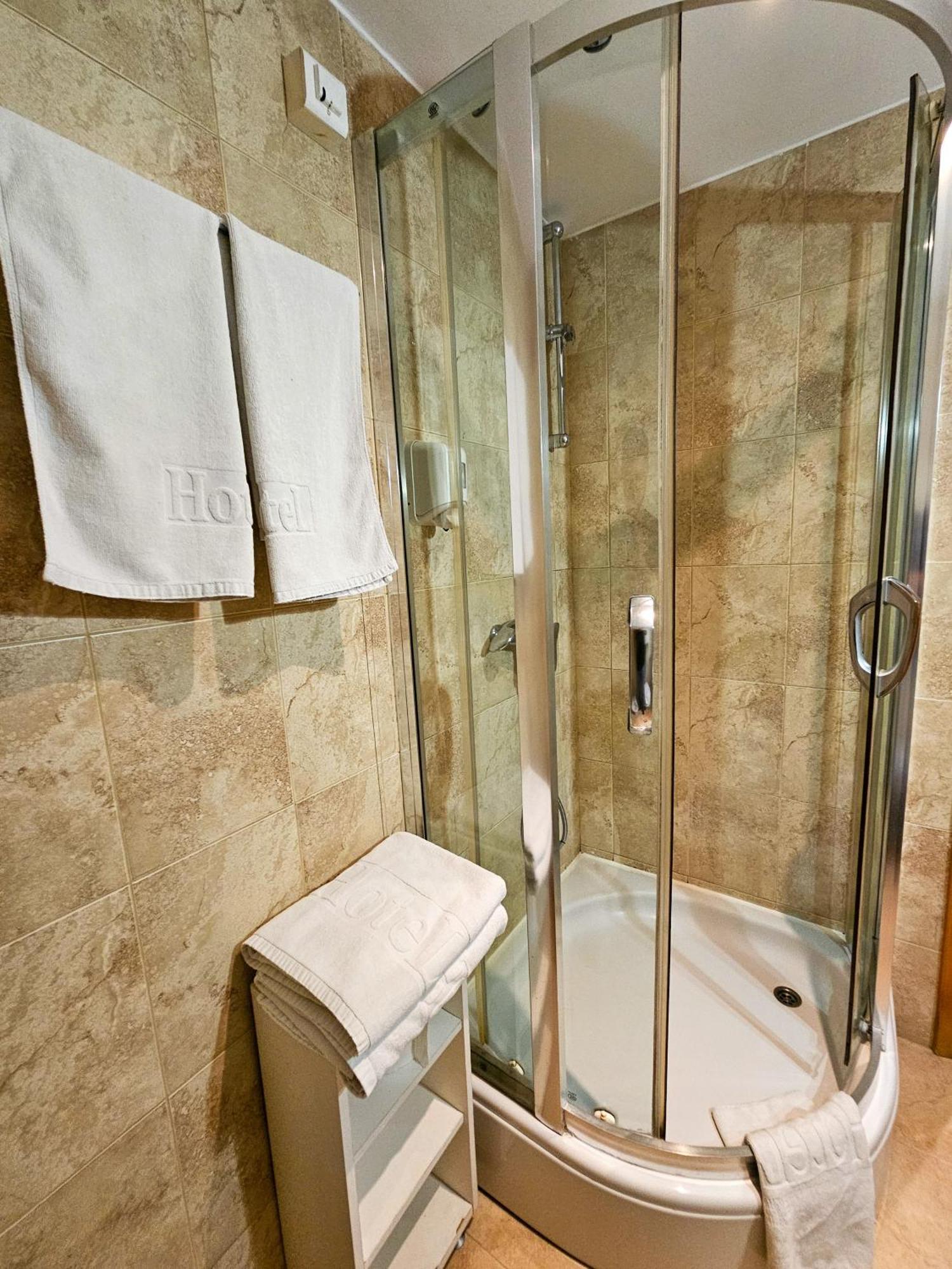 Mali Hotel Bambis Podgorica Eksteriør bilde