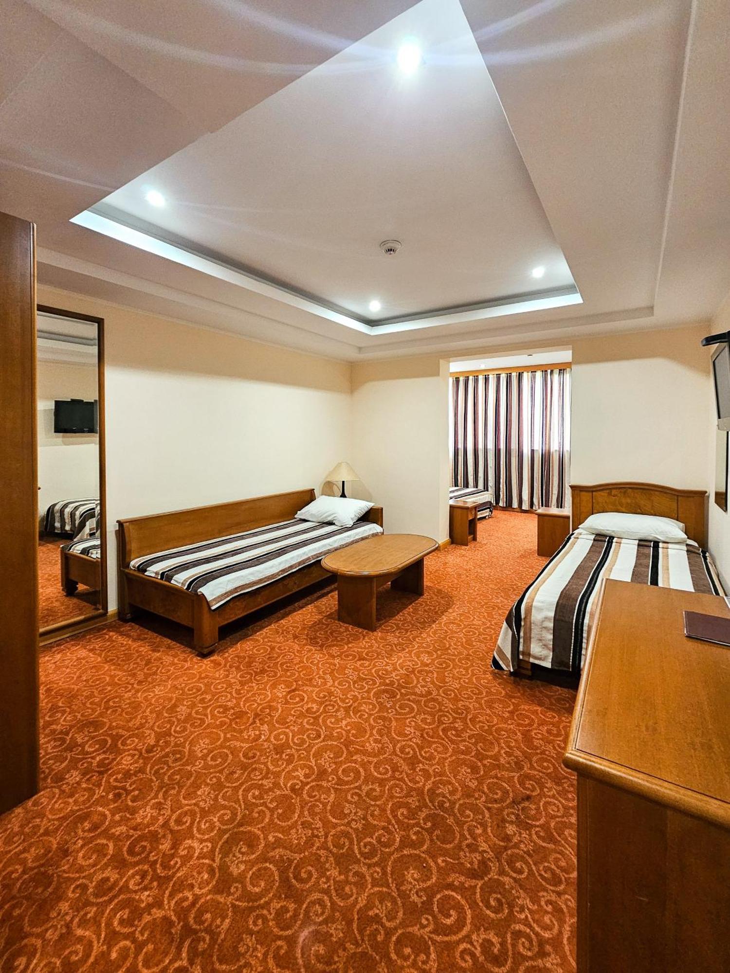 Mali Hotel Bambis Podgorica Eksteriør bilde