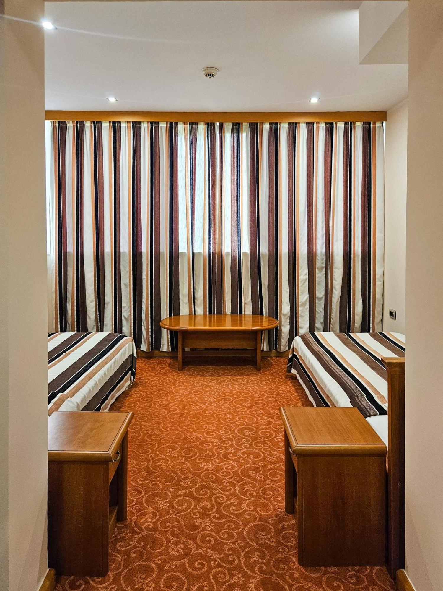 Mali Hotel Bambis Podgorica Eksteriør bilde