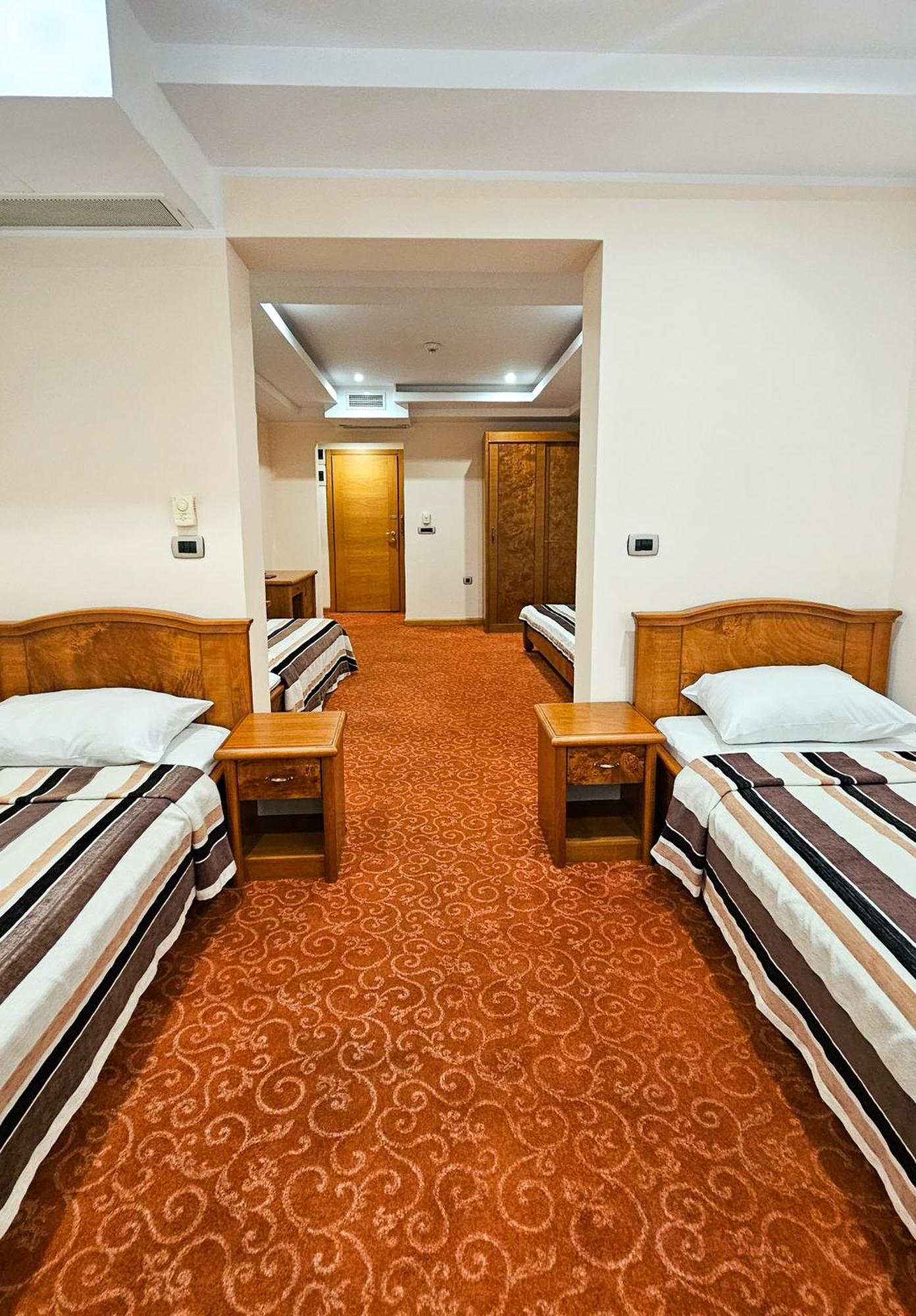 Mali Hotel Bambis Podgorica Eksteriør bilde