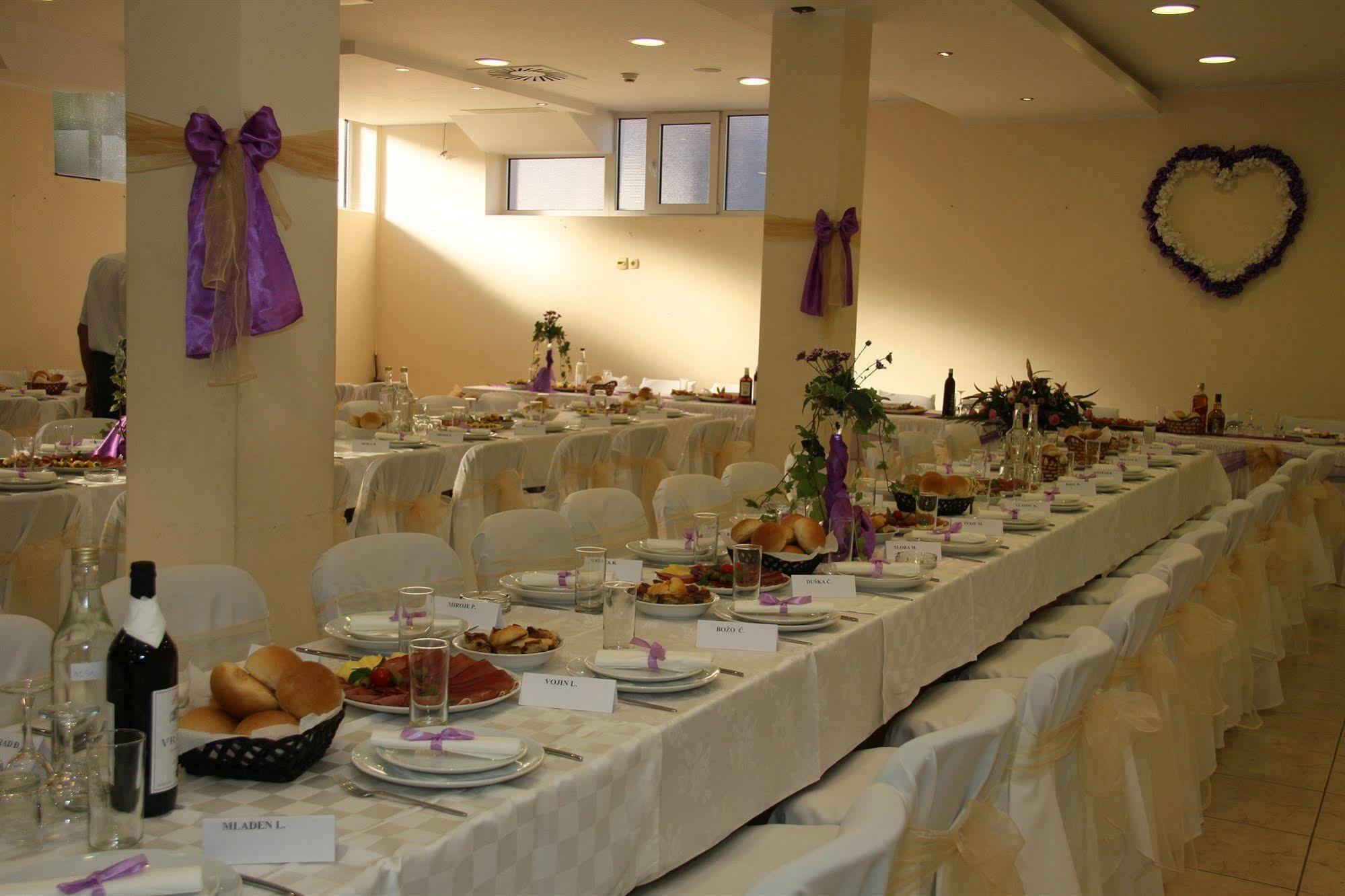 Mali Hotel Bambis Podgorica Eksteriør bilde