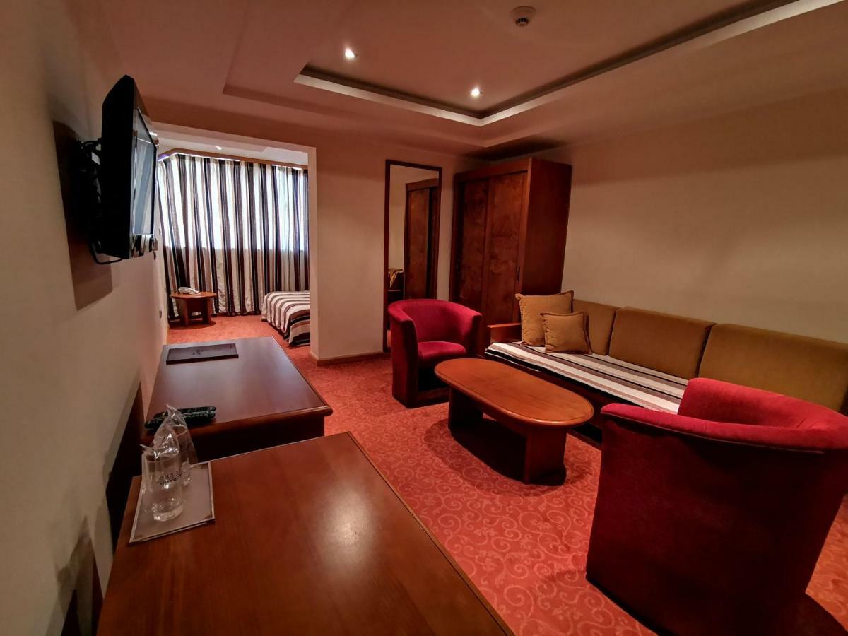 Mali Hotel Bambis Podgorica Eksteriør bilde