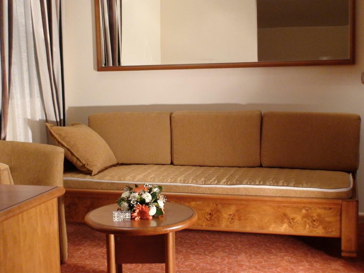 Mali Hotel Bambis Podgorica Eksteriør bilde
