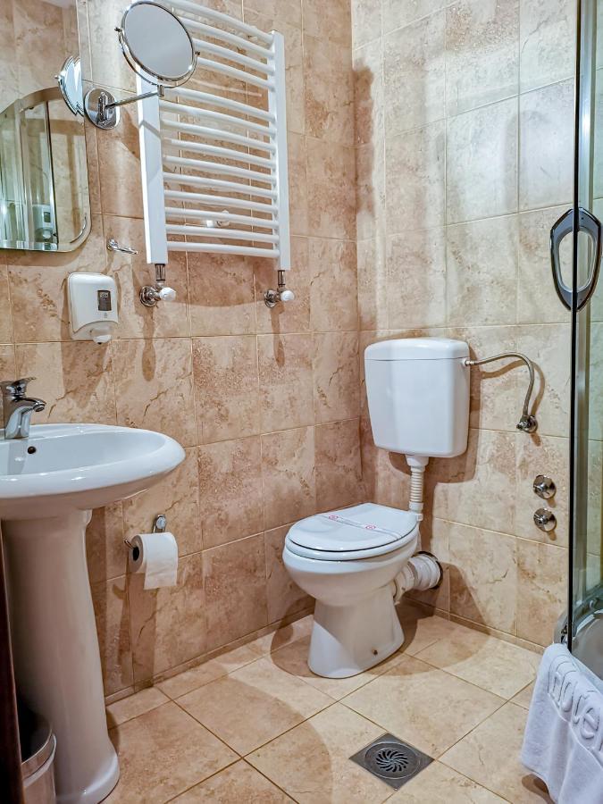 Mali Hotel Bambis Podgorica Eksteriør bilde